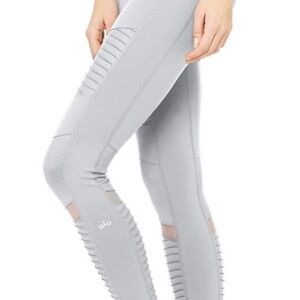 ALO Yoga Light Gray Leggings